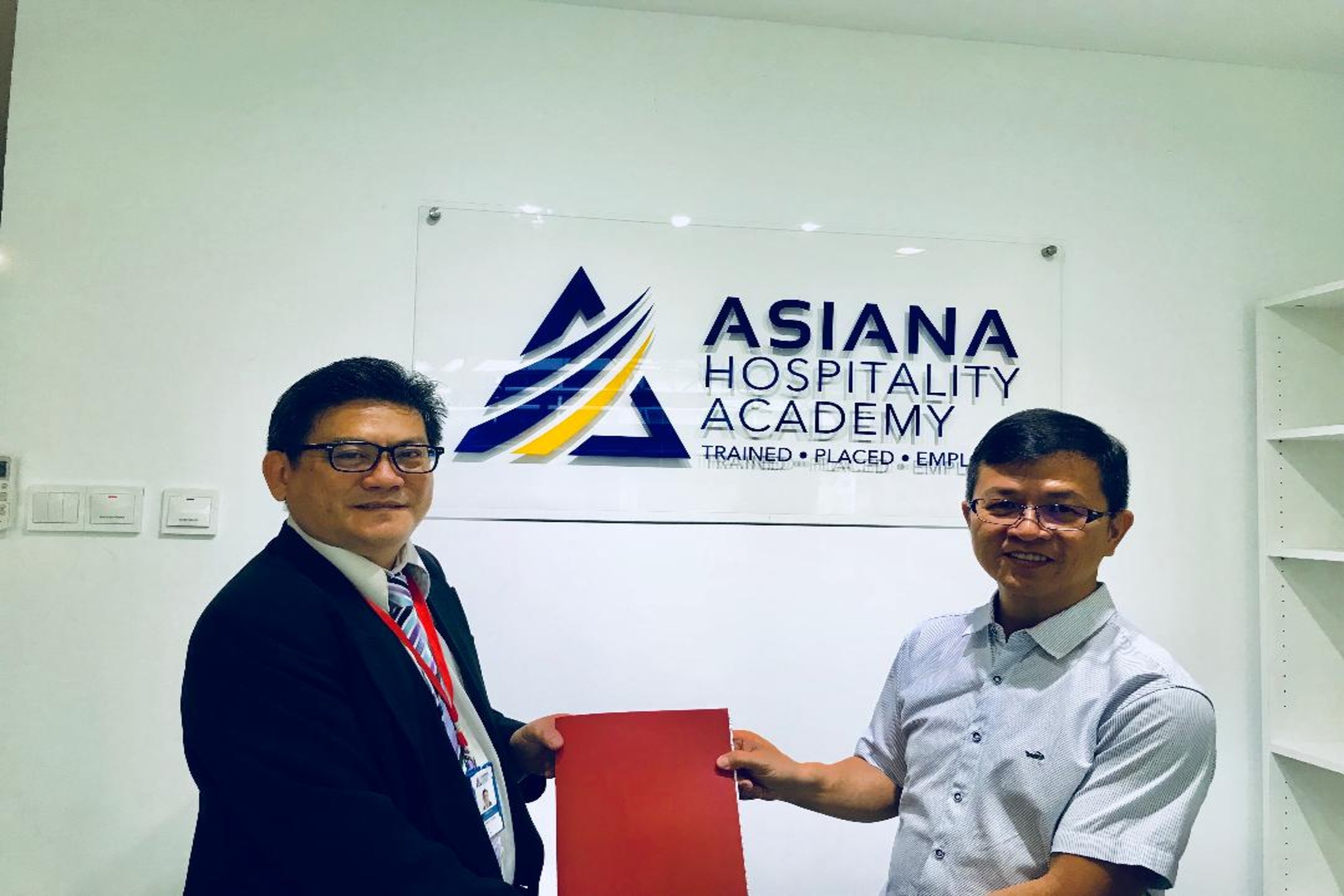 Asiana Hospitality Academy 颁发酒店管理系-分院证书
